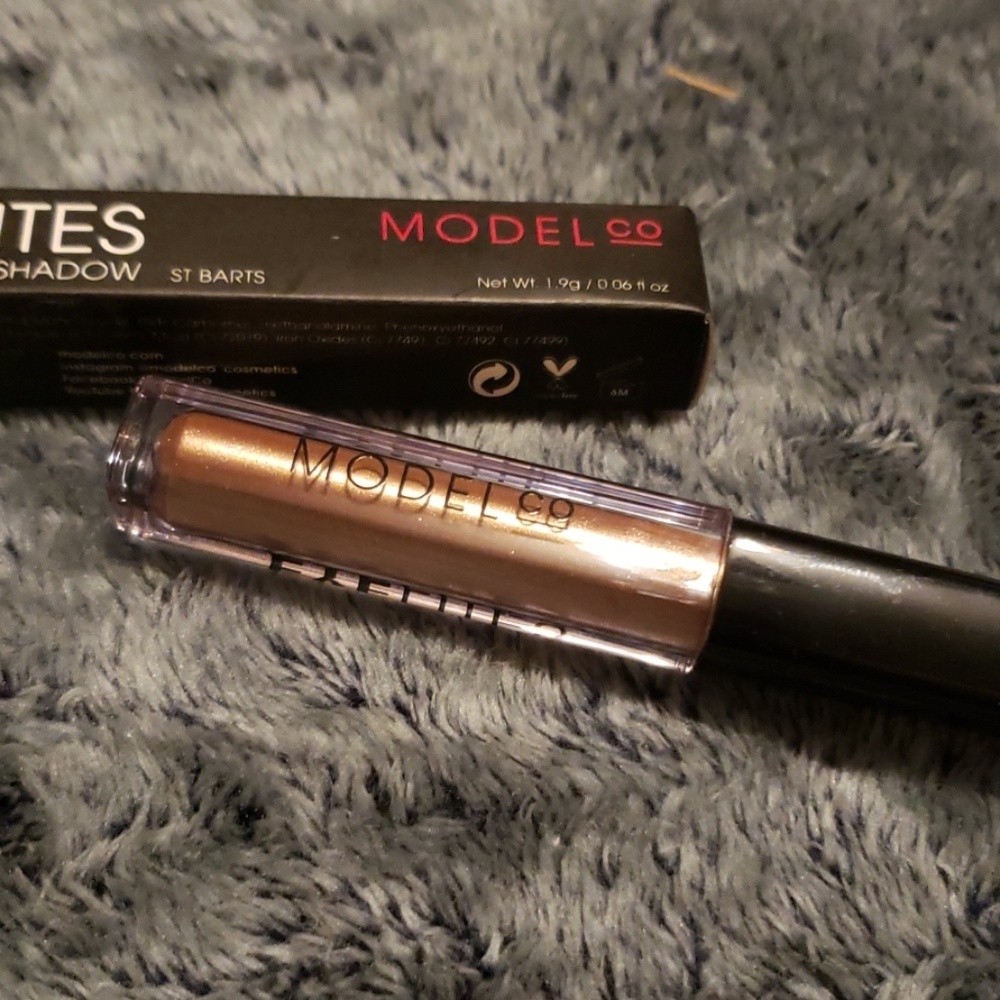 Model co eyelites eyeshadow